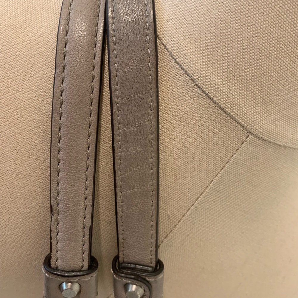 Michael Kors lamb skin light grey shoulder bag like new - Picture 8 of 10